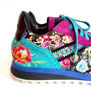 KEYA COMBO EMBROIDERED SNEAKER By JOHNNY WAS size 39 size 8